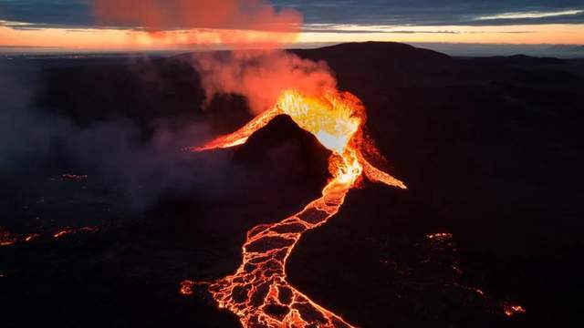 反思：湯加海底火山噴發，通信被毀全境失聯